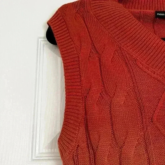 Moon & Madison Knitted Sweater Vest - Picture 3 of 7